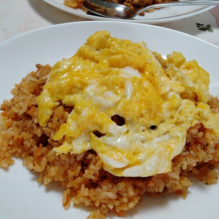 チーズ香高野豆腐入り肉そぼろでオムライス